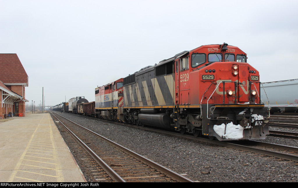 CN 5529 & BCOL 4605